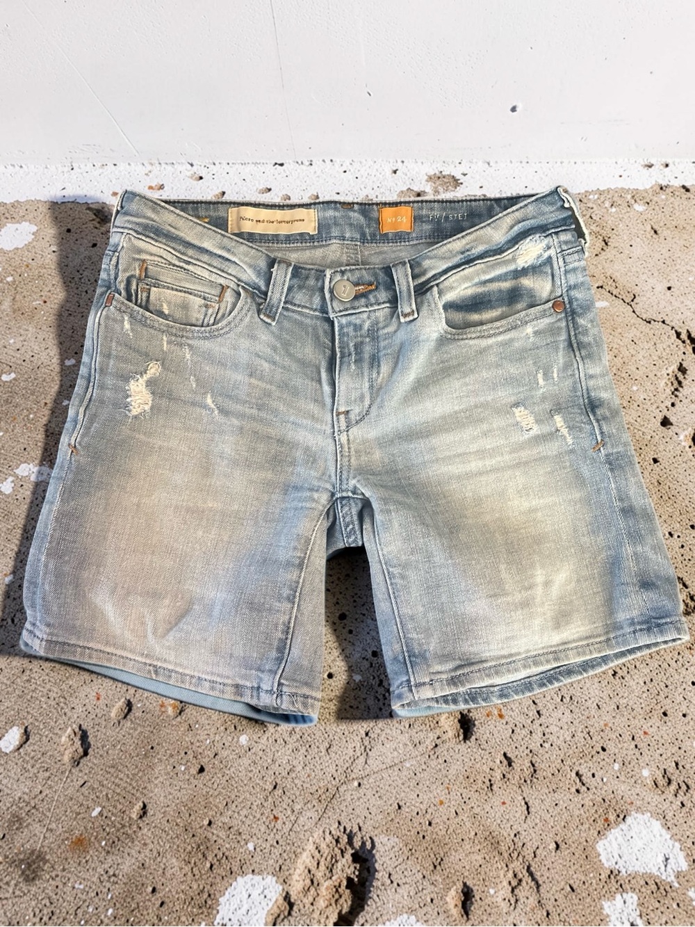Anthropologie Pilcro and the Letterpress Distressed Denim Shorts Size 24 - Picture 2 of 13